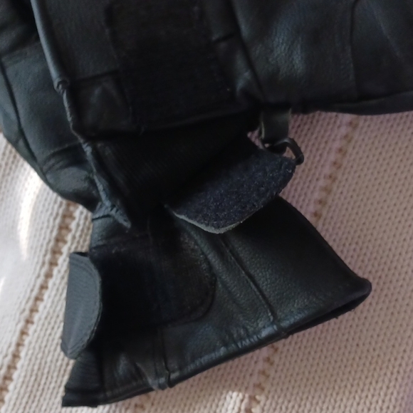 Black Leather Motorcycle Gloves - Picture 3 of 4